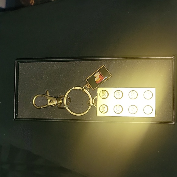 Lego Masters Gold Lego Brick Keychain - Picture 3 of 8